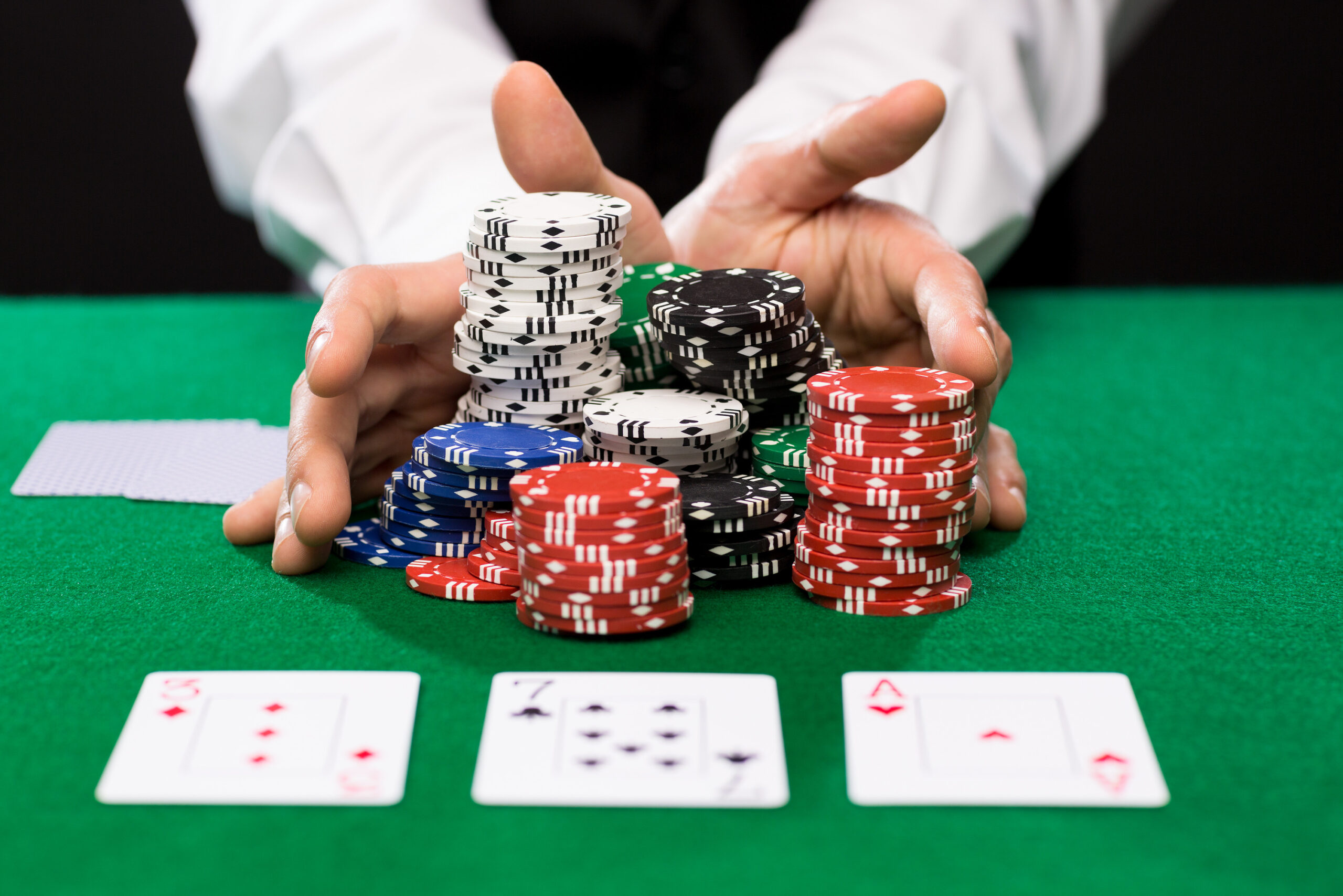 These Poker Hacks Get Regulars to Fold their Winning Hands